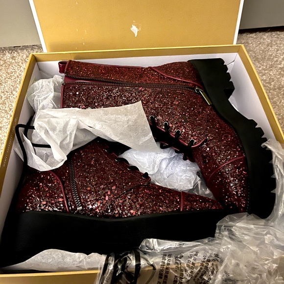 Michael Kors MK Bryce Lug Sole Platform Boot NWT - Picture 4 of 5